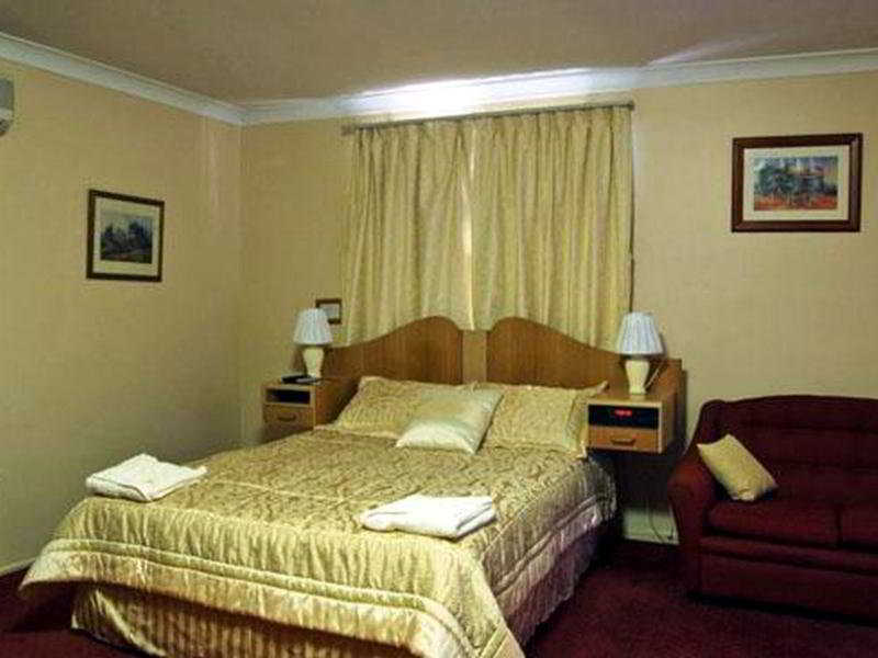 Centrepoint Motor Inn Rockhampton Exterior photo