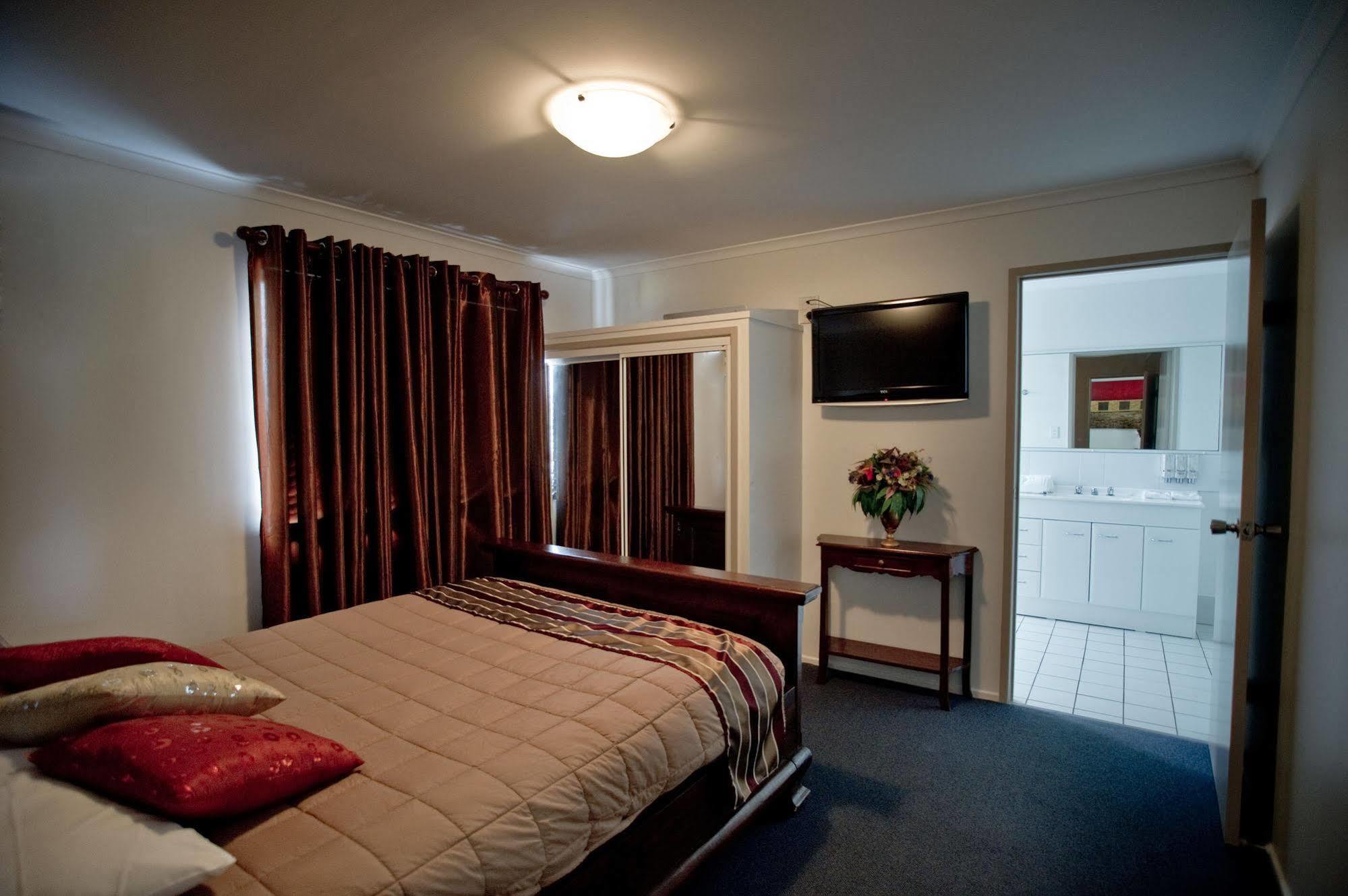 Centrepoint Motor Inn Rockhampton Exterior photo